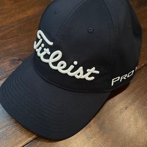 Titleist PRO V1 blue and white hat